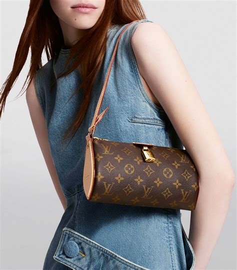 Products by Louis Vuitton: Pochette Tirette.